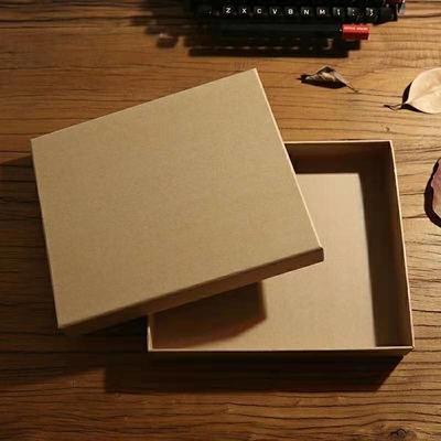 Caixa de embalagem de presente de papelão rígido quadrado oco diamante fosco caixa de doces de mão