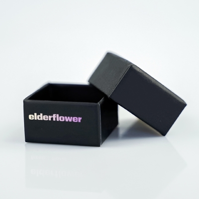 Mini caixa de joias rígida de papelão com logotipo personalizado e estrutura de material plástico com acessórios em PVC